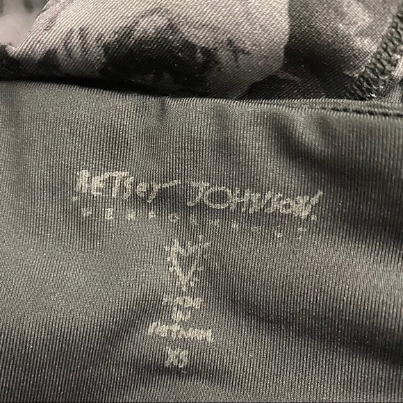 Betsey Johnson Capri Leggings - Picture 3 of 4